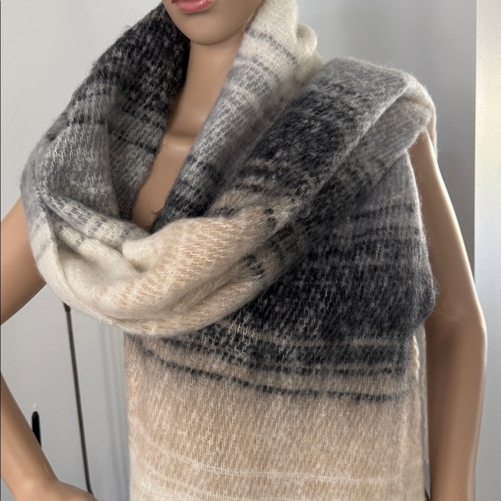 Old Navy Soft Gray and Cream Scarf